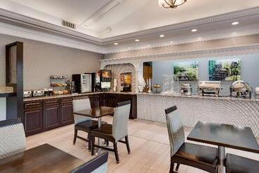 هتل Best Western Plaza Inn