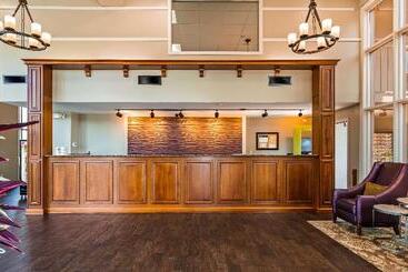هتل Best Western Plaza Inn