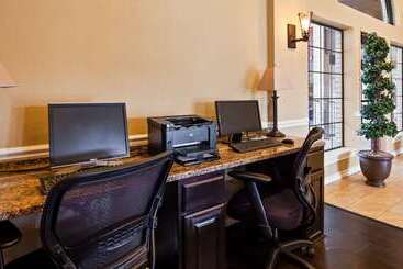 ホテル Surestay Plus By Best Western San Antonio Fiesta Inn
