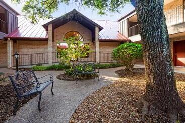 ホテル Surestay Plus By Best Western San Antonio Fiesta Inn