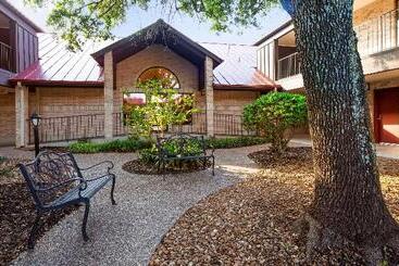 ホテル Surestay Plus By Best Western San Antonio Fiesta Inn