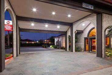 ホテル Surestay Plus By Best Western San Antonio Fiesta Inn