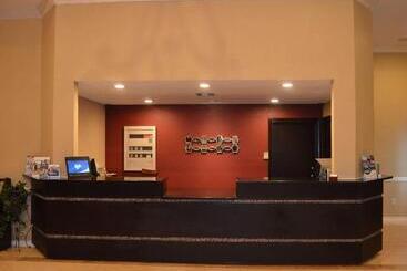 ホテル Surestay Plus By Best Western San Antonio Fiesta Inn