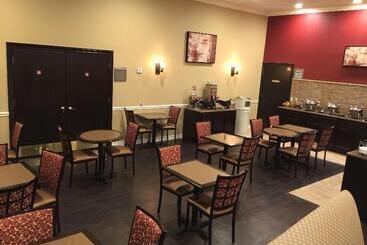 ホテル Surestay Plus By Best Western San Antonio Fiesta Inn