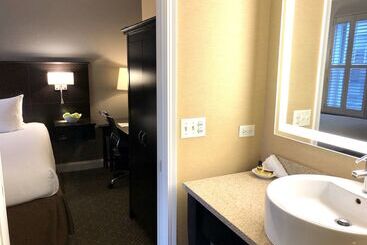 هتل Best Western Plus Hawthorne Terrace