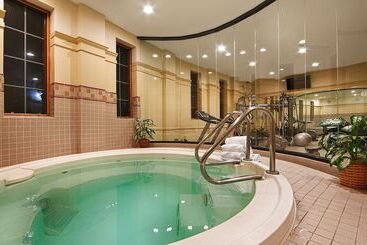 هتل Best Western Plus Hawthorne Terrace