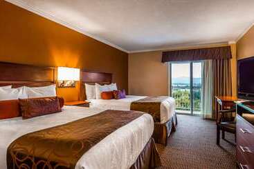 هتل Best Western Plus Landmark Inn