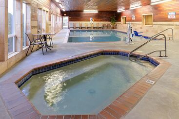 هتل Best Western Plus Landmark Inn