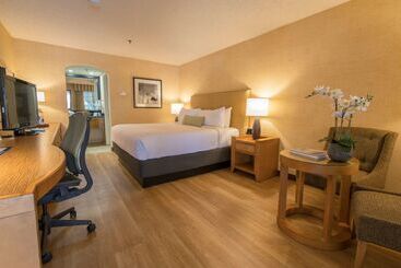 Отель Best Western Plus Las Brisas