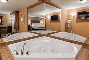 هتل Best Western Plus North Canton Inn & Suites
