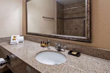 هتل Best Western Plus North Canton Inn & Suites