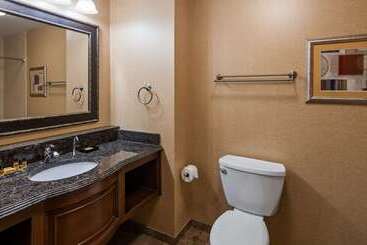 هتل Best Western Plus North Canton Inn & Suites