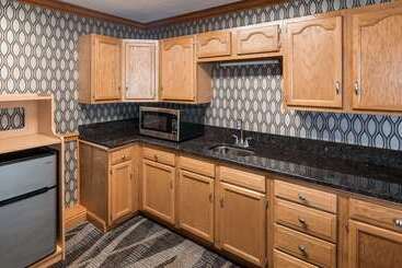 هتل Best Western Plus North Canton Inn & Suites