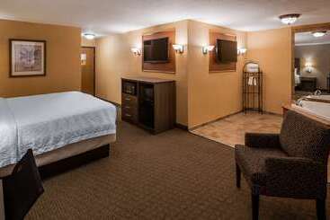 هتل Best Western Plus North Canton Inn & Suites