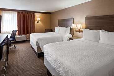 هتل Best Western Plus North Canton Inn & Suites