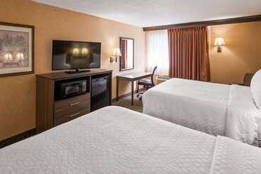 هتل Best Western Plus North Canton Inn & Suites