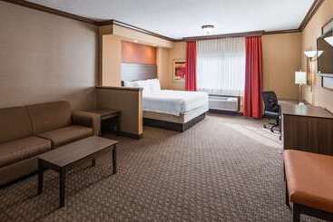 هتل Best Western Plus North Canton Inn & Suites