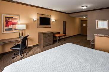 هتل Best Western Plus North Canton Inn & Suites