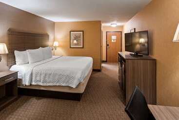 هتل Best Western Plus North Canton Inn & Suites