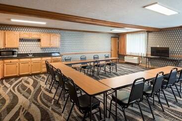 هتل Best Western Plus North Canton Inn & Suites