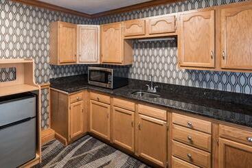 هتل Best Western Plus North Canton Inn & Suites