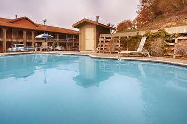 هتل Best Western Willits Inn