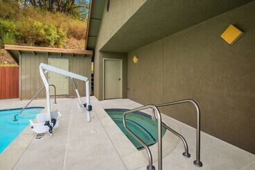 هتل Best Western Willits Inn