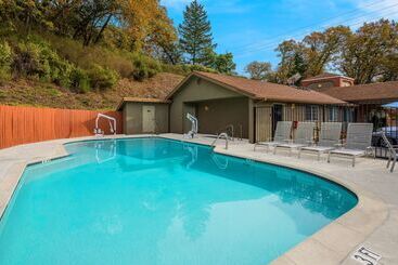 هتل Best Western Willits Inn