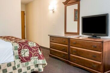 هتل Clarion Inn I94 Near Expo Center
