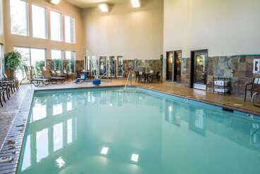 هتل Comfort Inn & Suites
