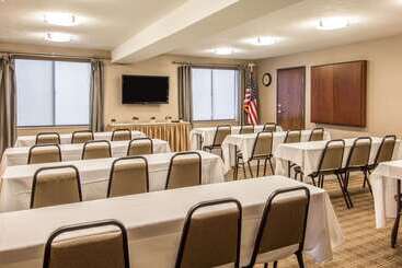 هتل Comfort Inn & Suites