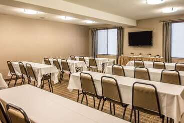 هتل Comfort Inn & Suites