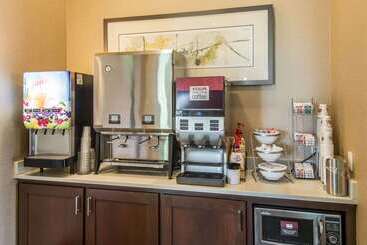هتل Comfort Inn & Suites