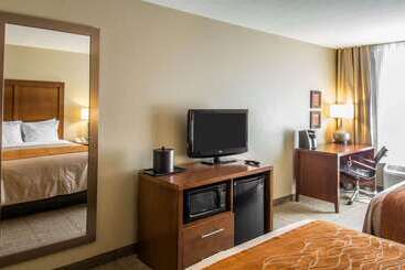 هتل Comfort Inn & Suites