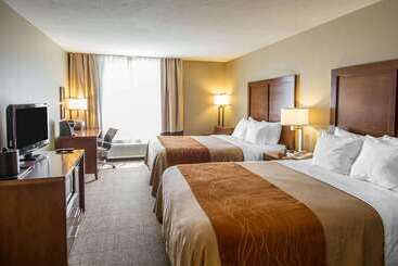 هتل Comfort Inn & Suites