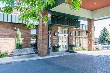 هتل Comfort Inn & Suites
