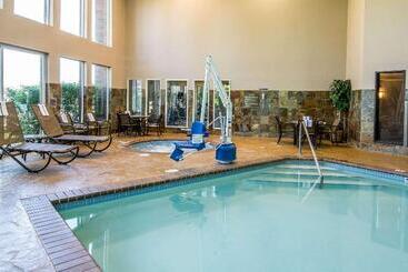 هتل Comfort Inn & Suites