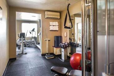 هتل Comfort Inn & Suites