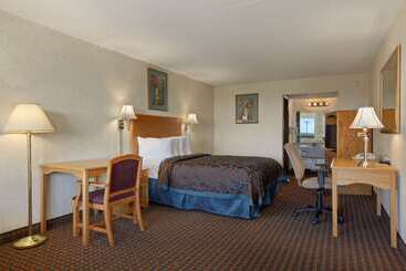 هتل Days Inn By Wyndham Salina South