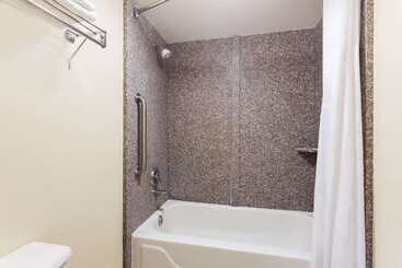 هتل Days Inn & Suites By Wyndham Warner Robins Near Robins Afb