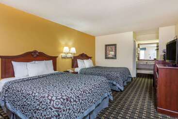 هتل Days Inn & Suites By Wyndham Warner Robins Near Robins Afb