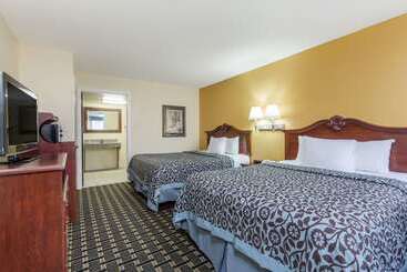 هتل Days Inn & Suites By Wyndham Warner Robins Near Robins Afb