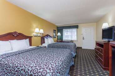 هتل Days Inn & Suites By Wyndham Warner Robins Near Robins Afb