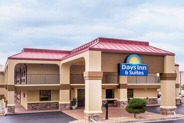 هتل Days Inn & Suites By Wyndham Warner Robins Near Robins Afb