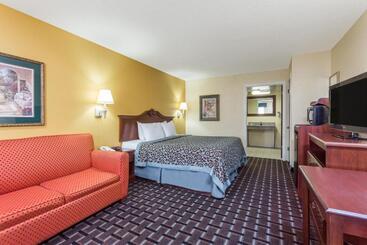 هتل Days Inn & Suites By Wyndham Warner Robins Near Robins Afb