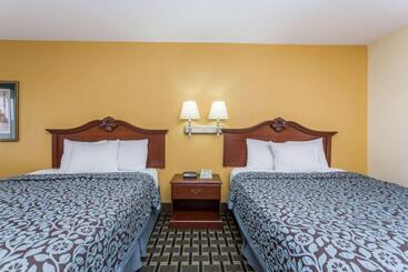 هتل Days Inn & Suites By Wyndham Warner Robins Near Robins Afb