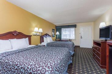 هتل Days Inn & Suites By Wyndham Warner Robins Near Robins Afb