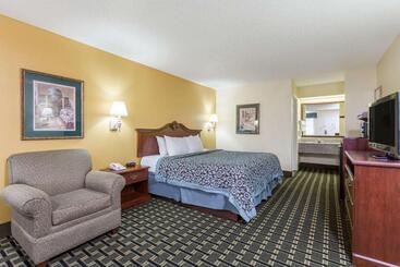 هتل Days Inn & Suites By Wyndham Warner Robins Near Robins Afb