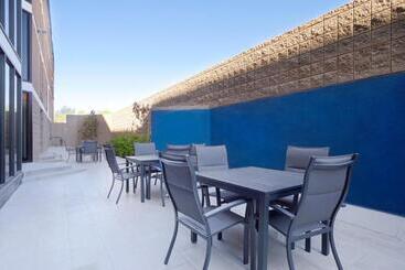 هتل Holiday Inn Express & Suites Phoenix   Tempe, An Ihg