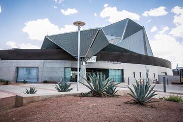 هتل Holiday Inn Express & Suites Phoenix   Tempe, An Ihg